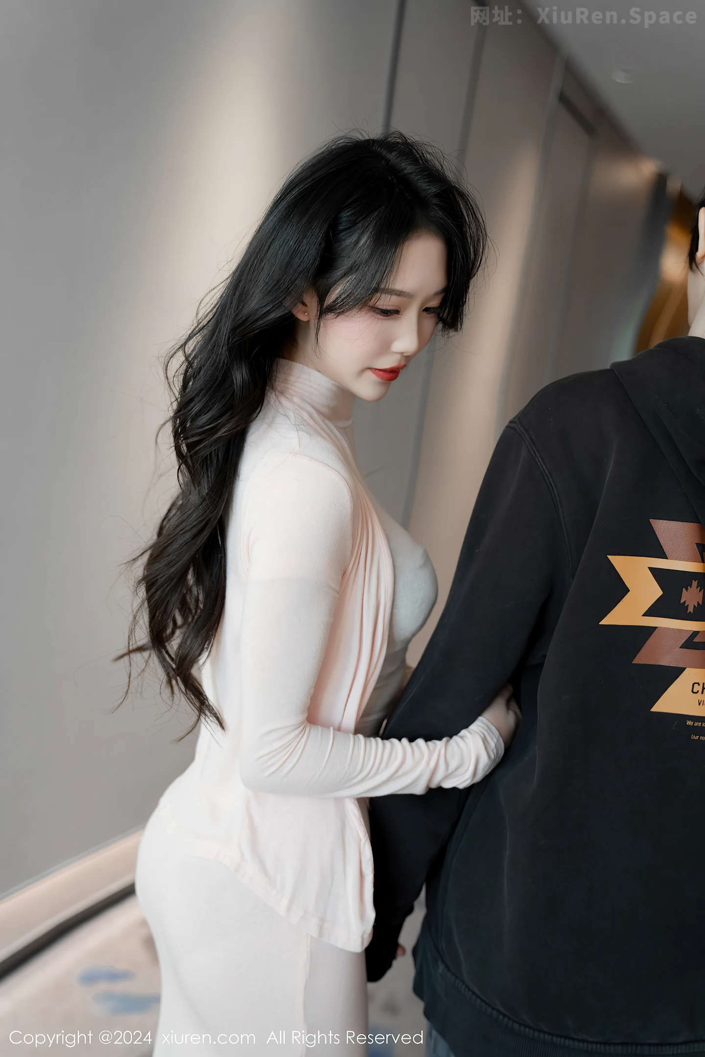 图片[2]-[XiuRen秀人网]VOL.7945 模特利世白色轻透上衣露性感黑色蕾丝内衣秀曼妙身姿诱惑写真96P-秀人网官方网站